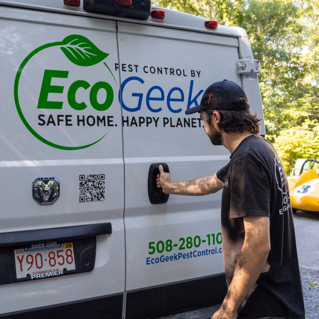 Ecogeek termite inspector getting into van